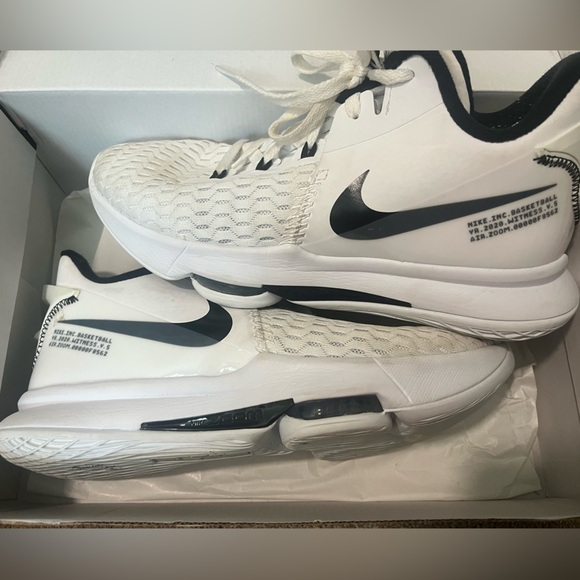 Lebron Witness V Basketball shoes - Picture 5 of 5